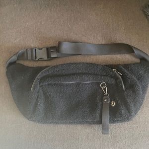 Lululemon sherpa Belt bag